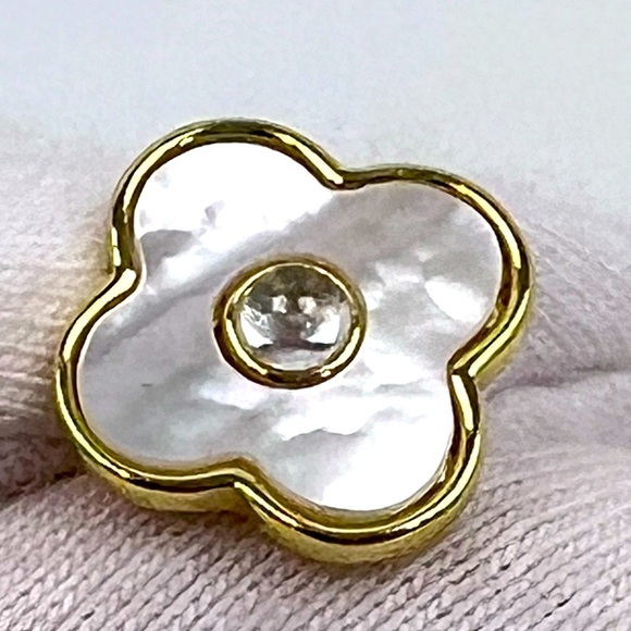 CHARLOTTE & LEXI, WOMENS STERLING SILVER, CLOVER EARRINGS WITH CUBIC ZIRCONIA - Picture 6 of 16